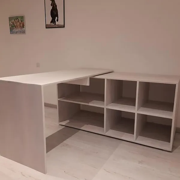 Bureau tournant à Montory