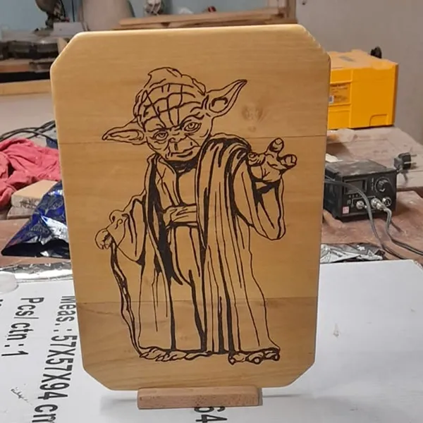 Pyrogravure Maitre Yoda à Montory